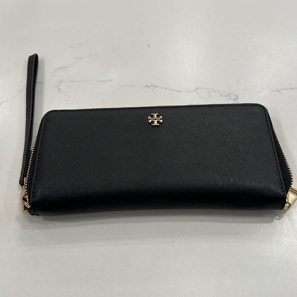 Black Tory Burch wallet